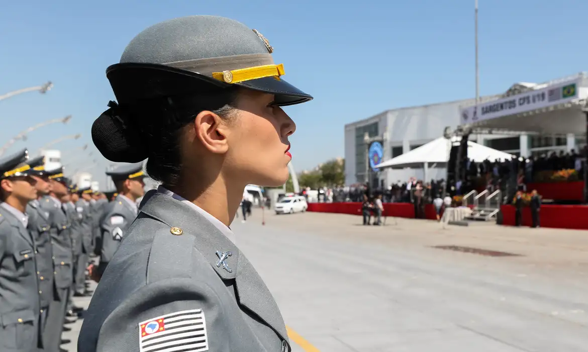 Cármen Lúcia suspende concurso da PMSC