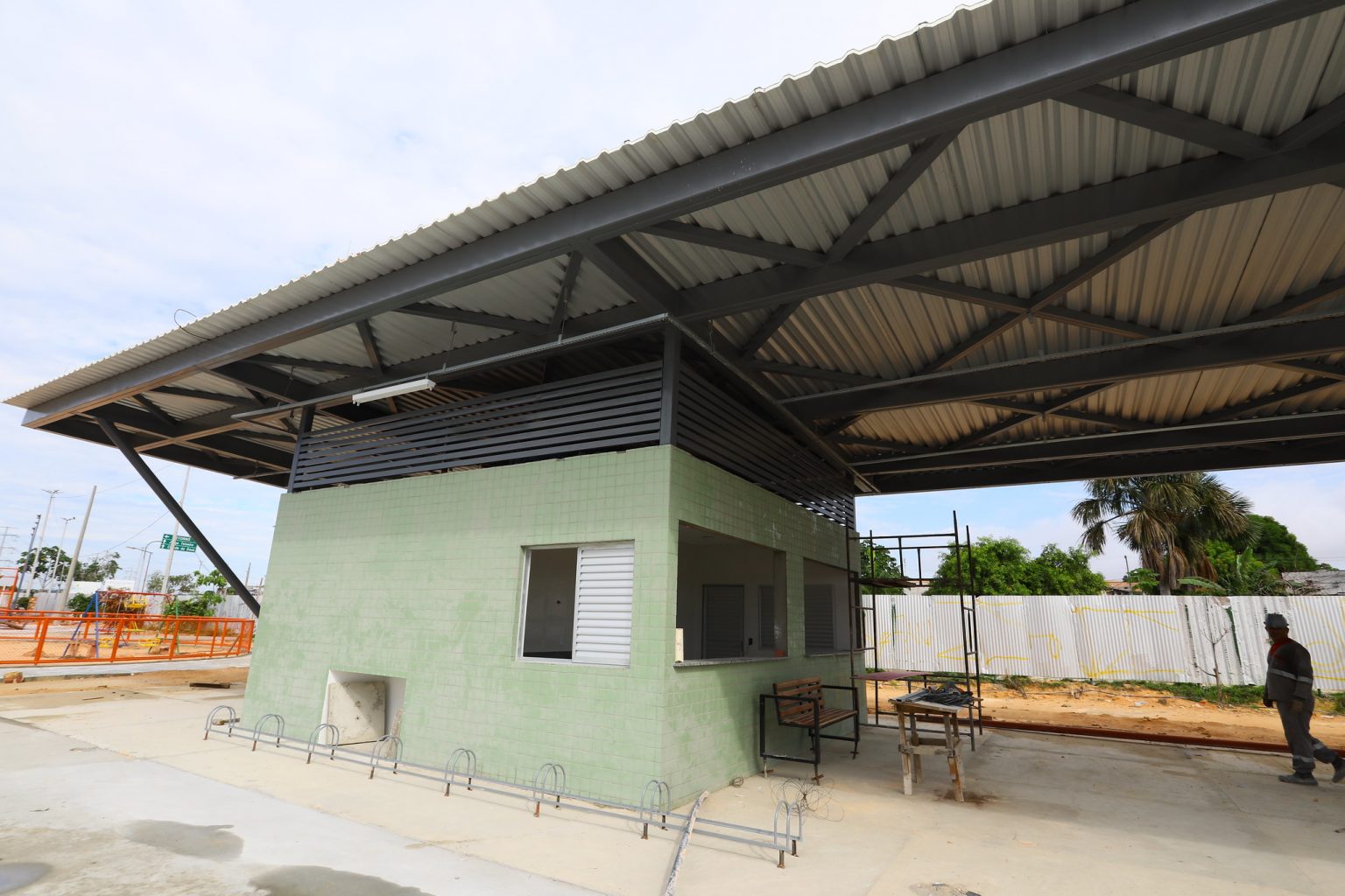 CAPs e quiosques concentram serviços nas obras