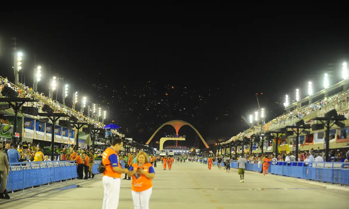 Castro rejeita transferência do Sambódromo