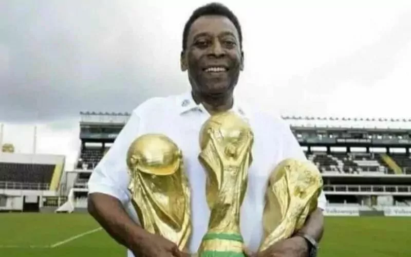 Mulher que diz ser filha de Pelé pede exumação do corpo