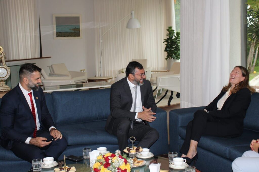 Wilson Lima apresenta projetos sustentáveis à embaixadora britânica