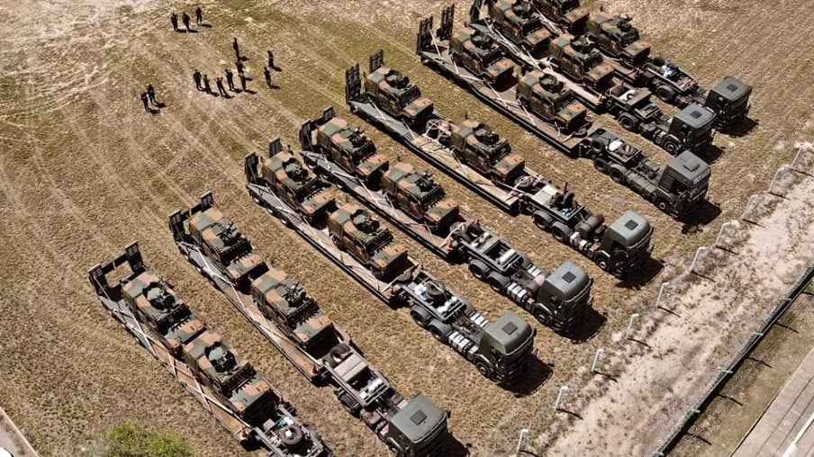 Blindados do Exército chegam a Roraima