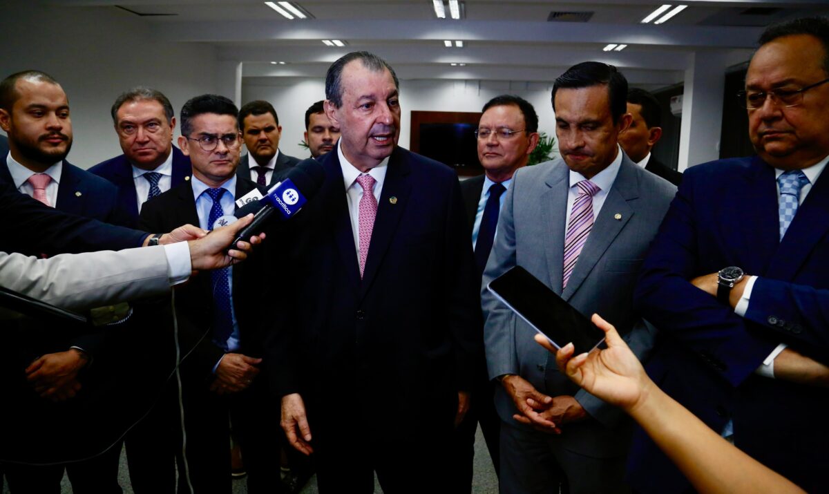 Omar Aziz exige que Senado publique a lista dos políticos