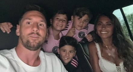Com direito a hat-trick, filho de Messi estreia