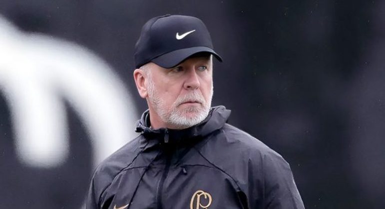 Multa de R$ 20 milhões vira empecilho para demissão de Mano Menezes