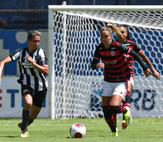 Flamengo domina partida, mas é superado pelo Botafogo na Copa Rio