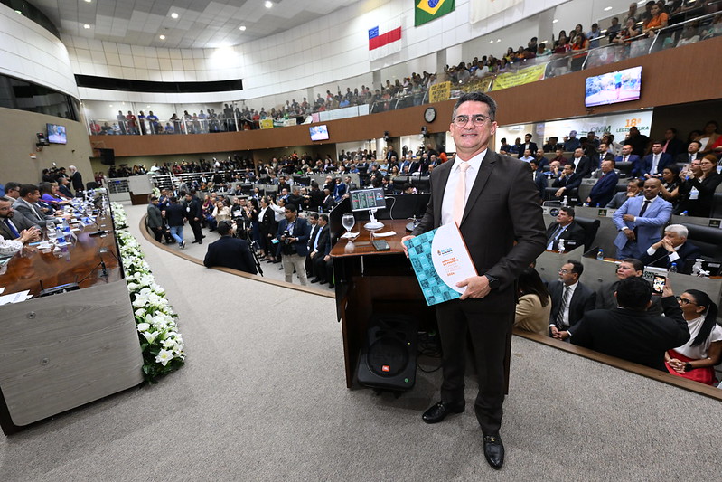 Prefeito David Almeida abre trabalhos legislativos na CMM