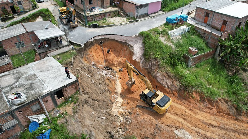 Prefeitura de Manaus inicia escavação em cratera