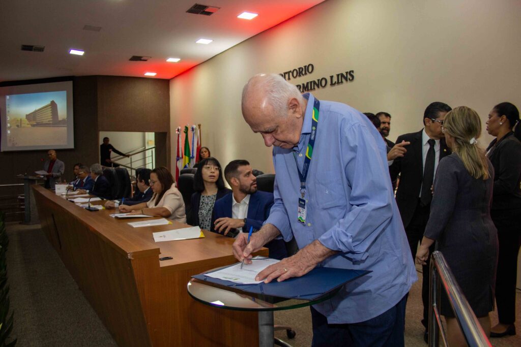 Governo do AM, universidades, Aleam e Ibrachina assinam acordo para oferta de cursos