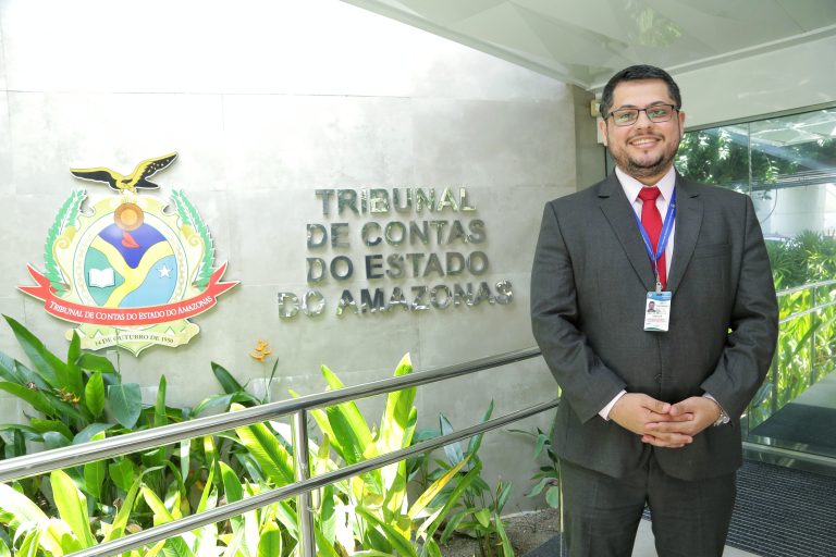 Auditor do TCE-AM é primeiro no Norte a receber certificação