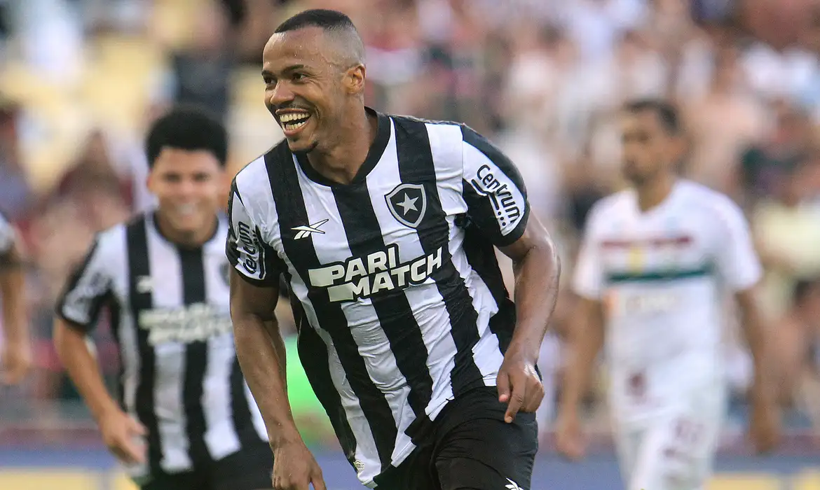 Botafogo bate Flu