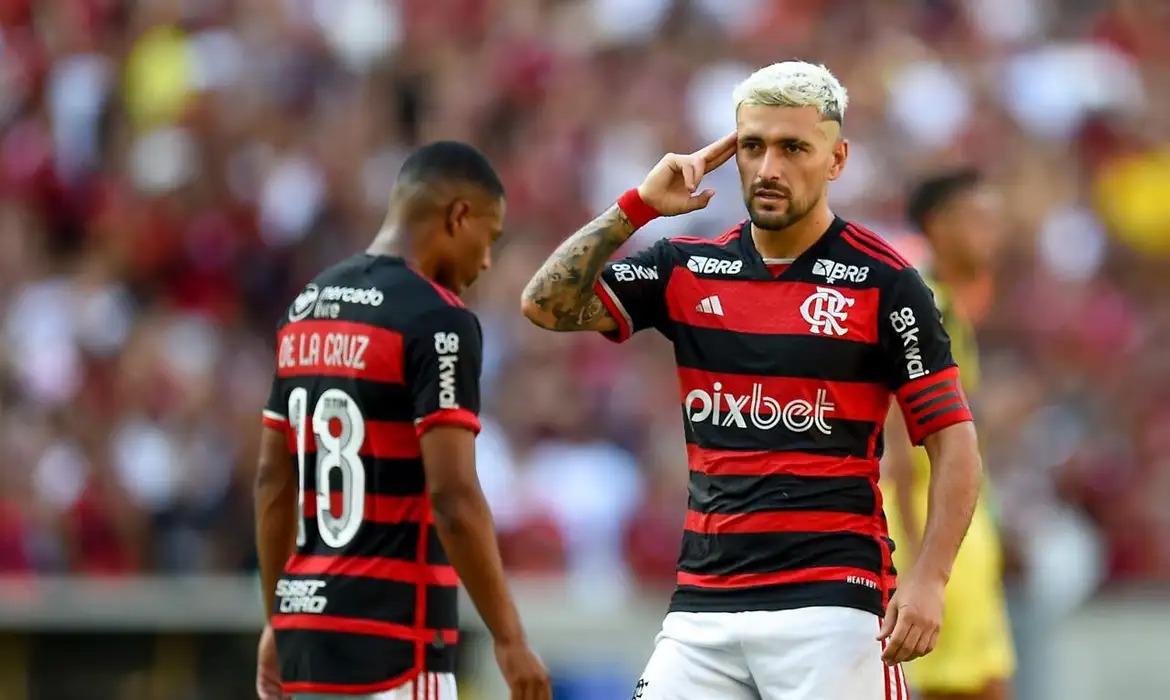 Flamengo bate Madureira no Maracanã por 3 a 0