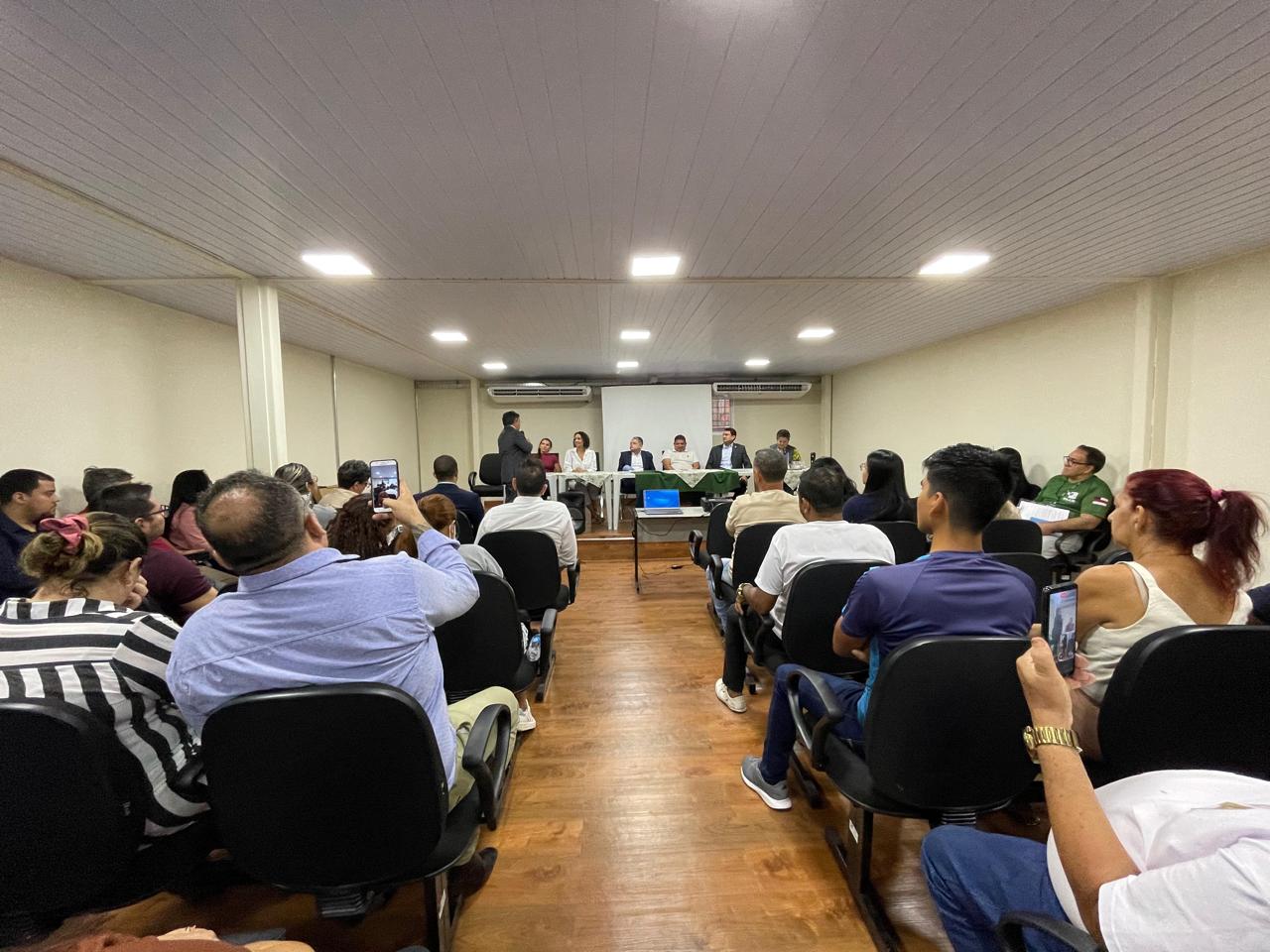 Ipaam reúne com Associação dos Flutuantes para esclarecer sobre regularização