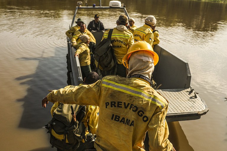 Governo Federal cria duas bases para combater incêndios