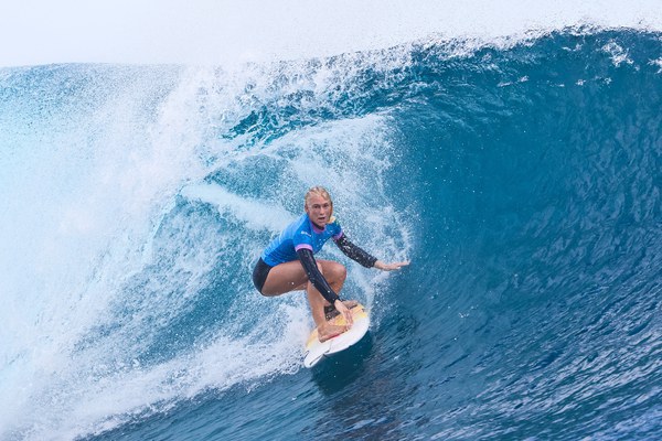 Surfista brasileira conquista a prata em final