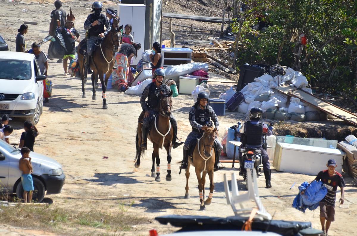 Pessoas retiradas de ocupação irregular no Distrito relatam ação da polícia