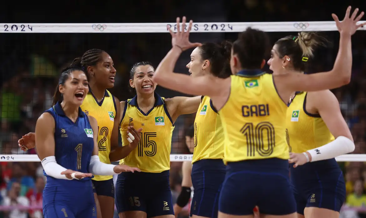 Brasil vence República Dominicana e vai à semifinal