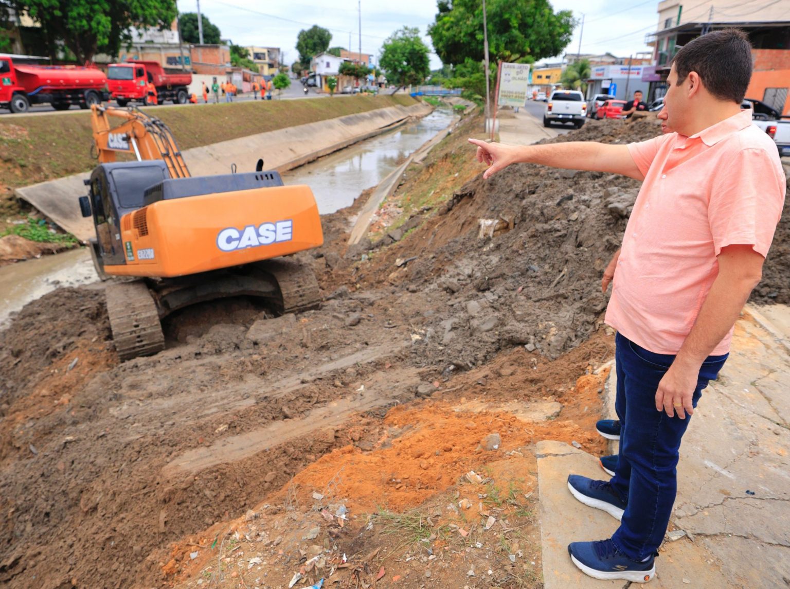 Prefeitura de Manaus avança com limpeza em igarapé no Alvorada