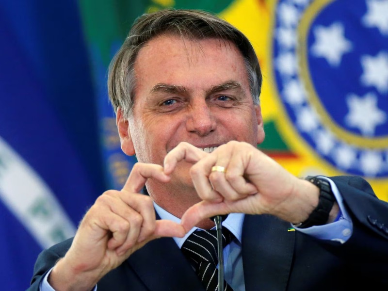 Moraes autoriza entrevistas e discursos de Bolsonaro