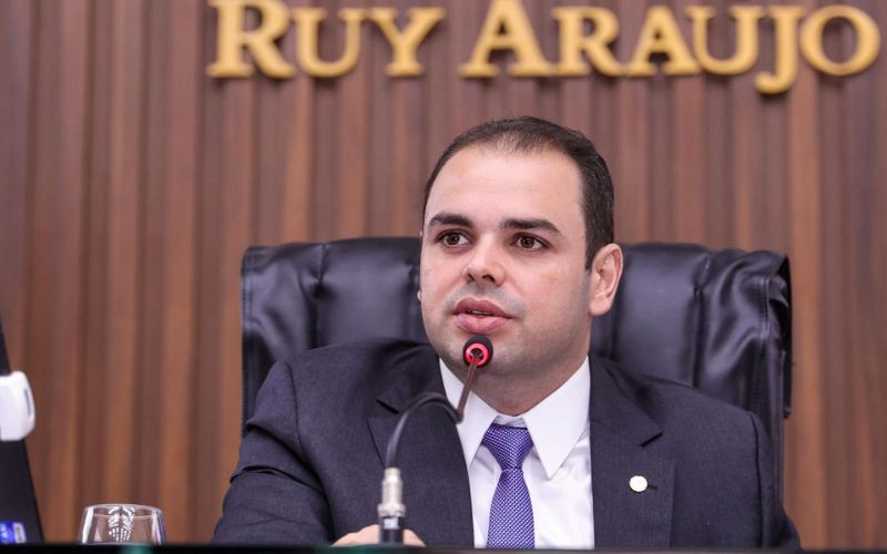 Roberto Cidade adia lançamento do edital de concurso público