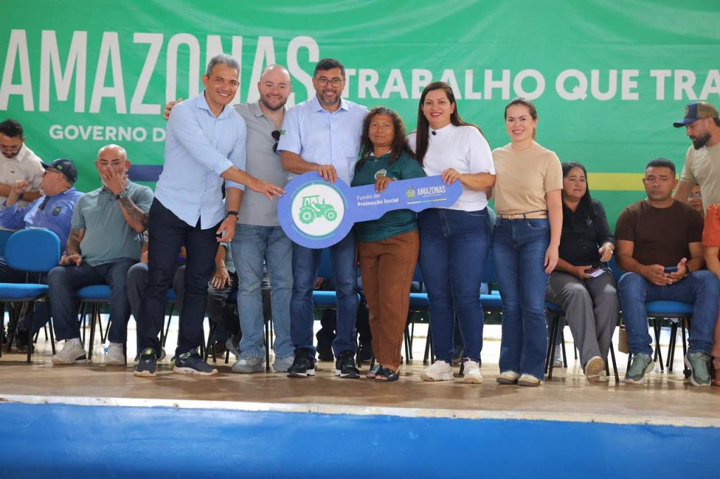 Governador Wilson Lima amplia ações sociais, inaugura fábrica de gelo e fortalece setor primário no Careiro