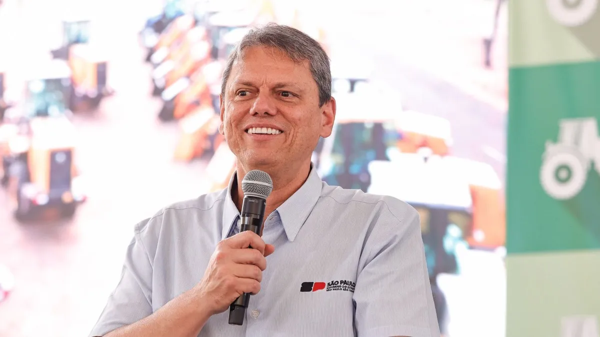 Tarcísio diz que discutirá com Flávio Bolsonaro “plano para o Brasil”