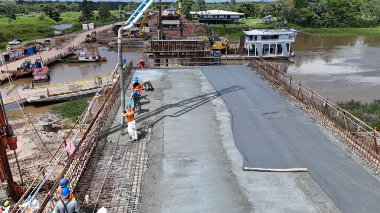 Ponte sobre o rio Autaz Mirim, na BR-319, entra na reta final
