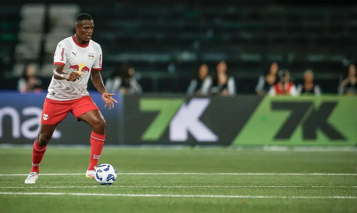 Jogador do Bragantino pede desculpas após fala machista