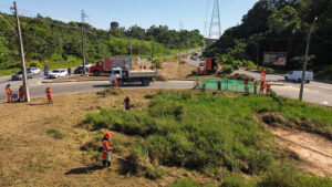 Prefeitura de Manaus intensifica mutirão de limpeza na avenida das Flores